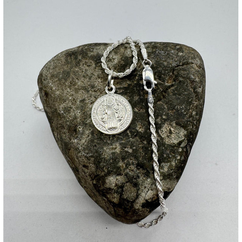 COLGANTE SAN BENITO CON CADENA 60CM HOMBRE