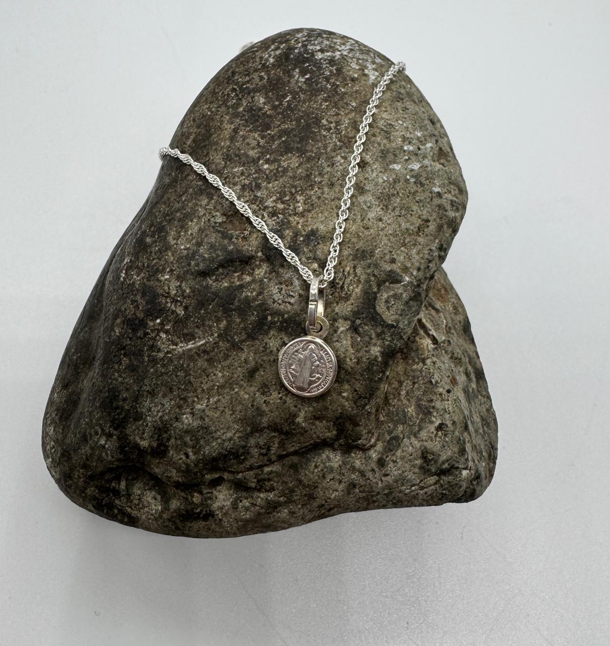 COLLAR CORTO 40CM CON SAN BENITO CHICO MUJER