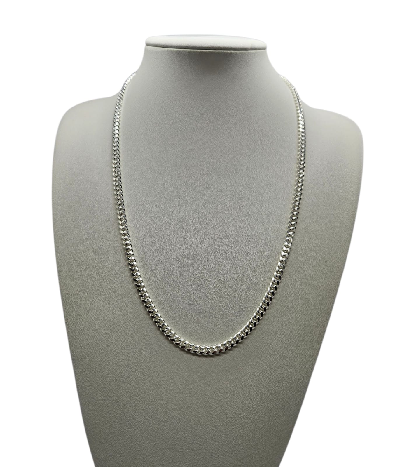 Cadena cubana para hombre en plata italiana 925, joya exclusiva con envíos rápidos a todo Chile.