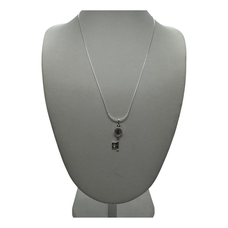 cadena mujer con colgante llave san benito plata italiana 925 protección envíos rápidos a todo chile