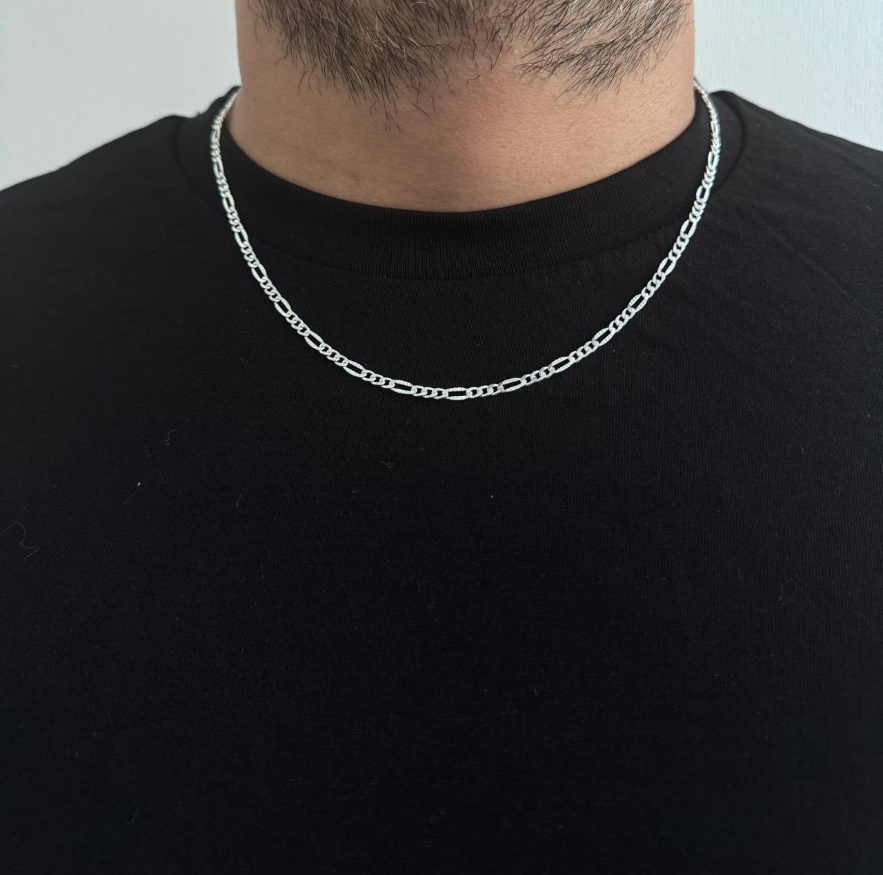 Collar Cartier plata ley 925, diseño atemporal con acabado brillante y estilo italiano. Cadena exclusiva.