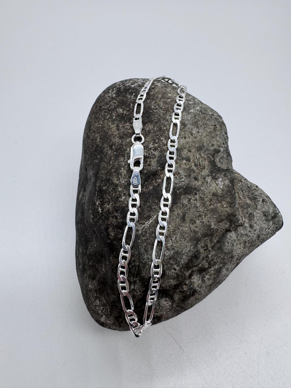 Pulsera de plata italiana 925 Cartier, una joya clásica para hombres con estilo en Chile.