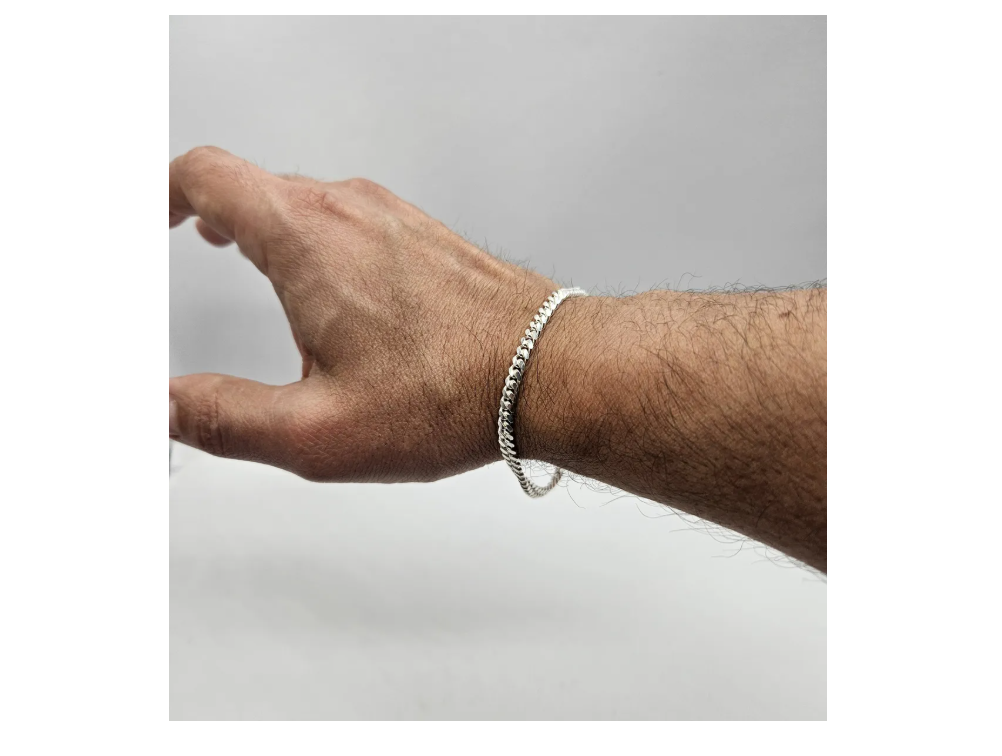 Pulsera cubana exclusiva en plata italiana 925, ideal para looks sofisticados.