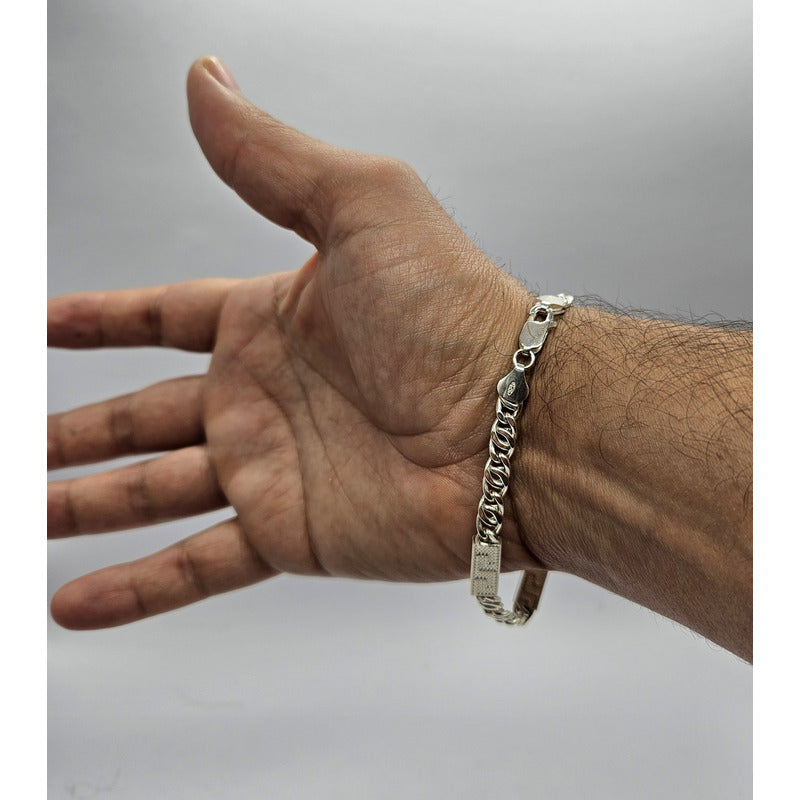 Pulsera ojo de tigre con detalles en plata italiana 925, ideal para hombres con estilo.