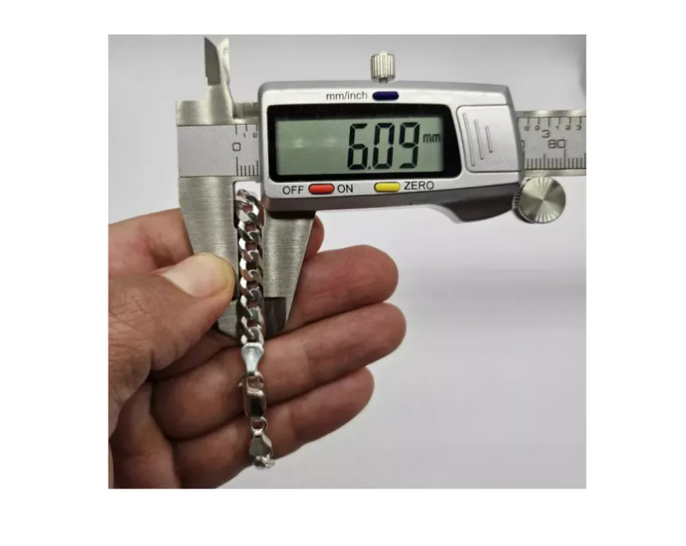 Pulsera grumet masculina elaborada en plata ley 925, diseño italiano elegante.