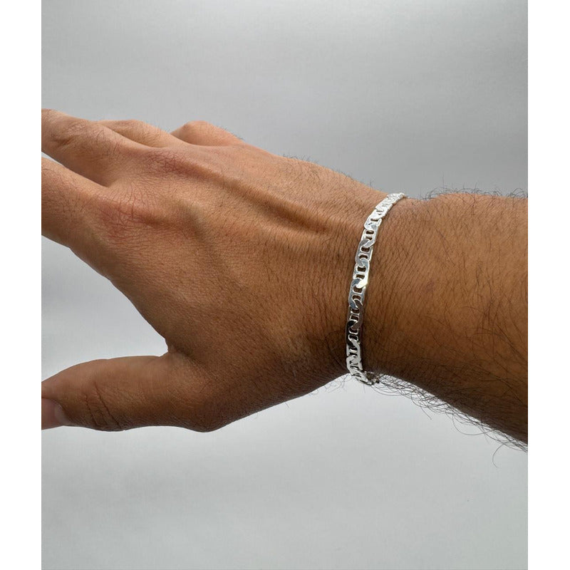 Pulsera Gucci para hombre en plata italiana 925, pieza elegante y resistente.
