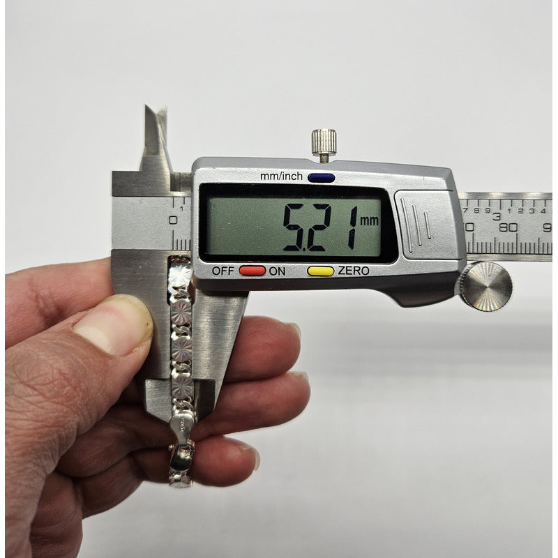 Pulsera de plata ley 925 estilo Gucci para hombre, joya moderna y elegante.