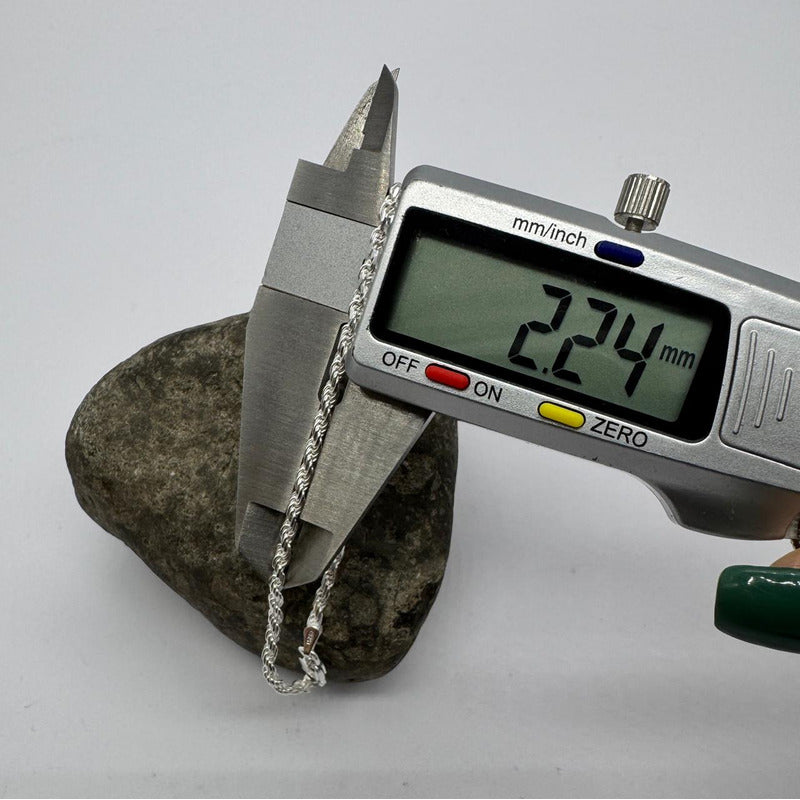 Pulsera de plata 925 para hombre modelo Turbillon, diseño trenzado resistente. Medidas con vernier.