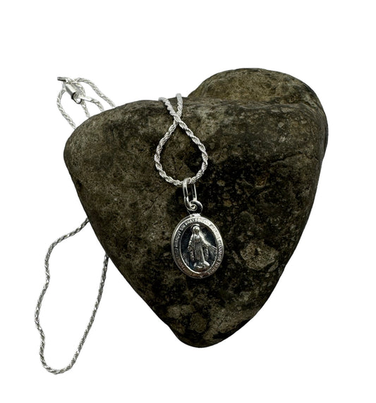 collar con virgen del rayo plata